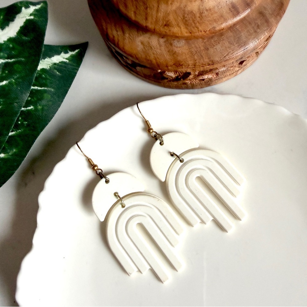 3/$22🩶 Off-White Polymer Clay Arch Earrings Dangle PREOWNED Large Jewelry